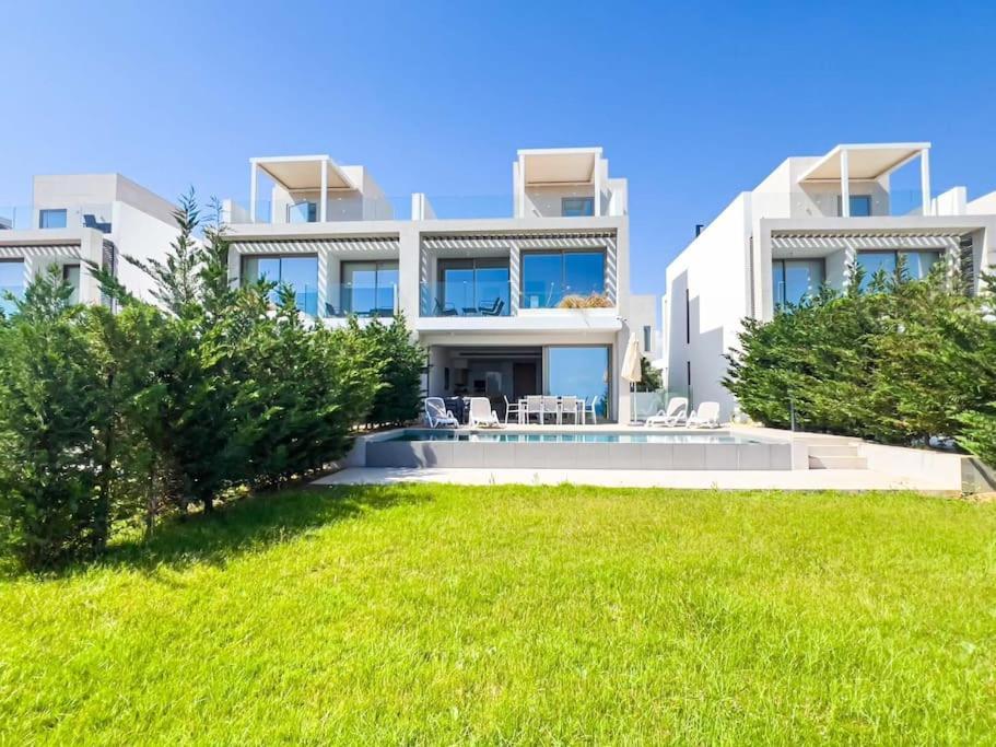 Villa Azure Breeze - Roof Garden & Sea Views