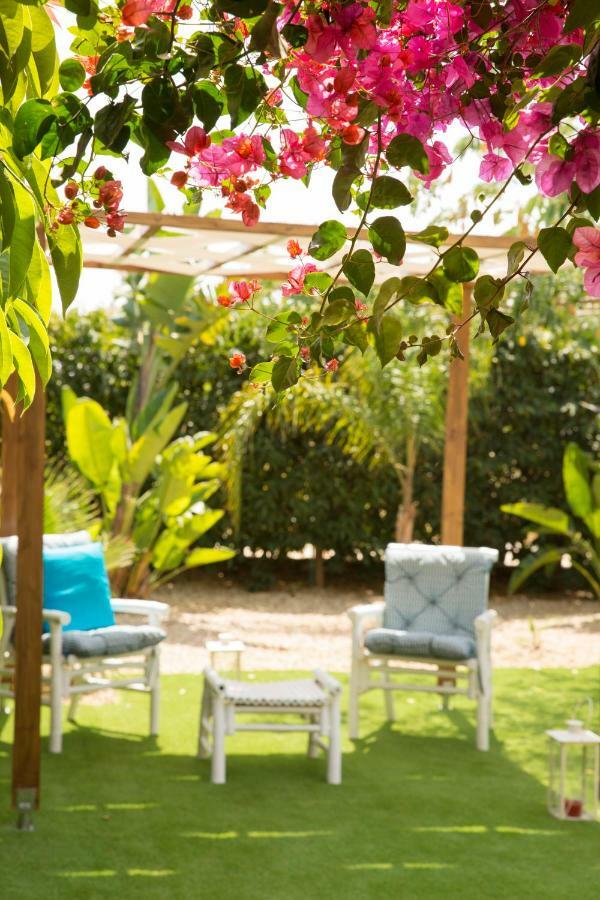 Million Flowers Villa *