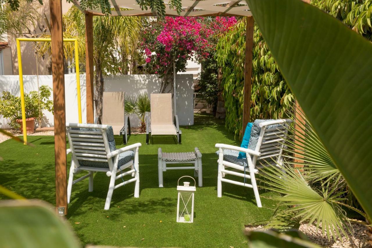 Million Flowers Villa